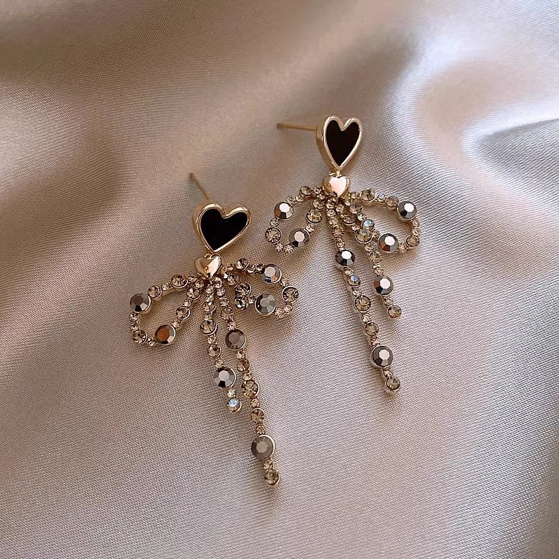 Love bow tassel earrings, women's long style, temperament earrings, 2024 new popular item, light luxury, high-end, unique earrings