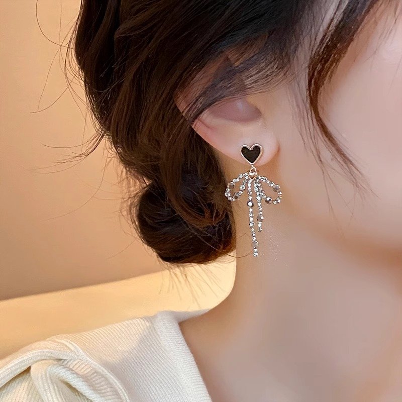 Love bow tassel earrings, women's long style, temperament earrings, 2024 new popular item, light luxury, high-end, unique earrings