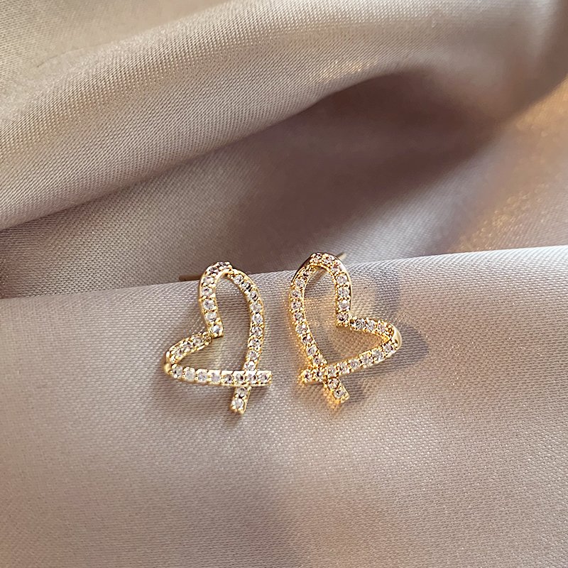 Love earrings for women, 925 pure silver stud post, with a light luxury and unique style. 2024 new popular high-end ear accessories