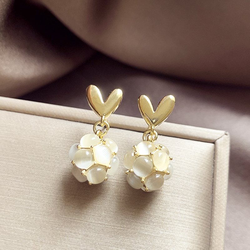 Love earrings for women, light luxury, high-end temperament, earrings, 2024 new popular earrings, unique earrings