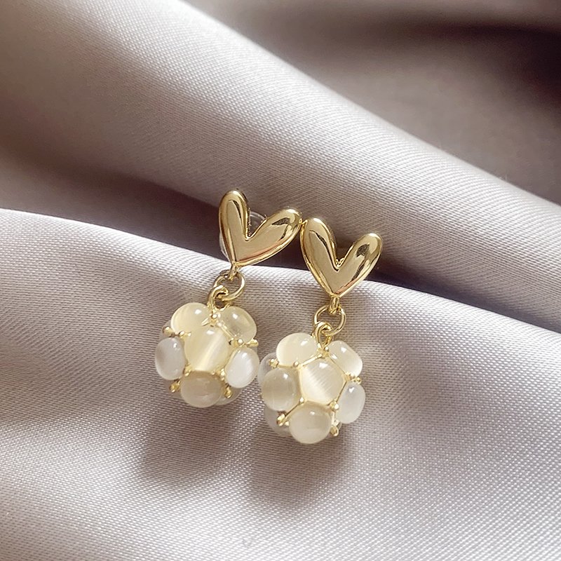 Love earrings for women, light luxury, high-end temperament, earrings, 2024 new popular earrings, unique earrings