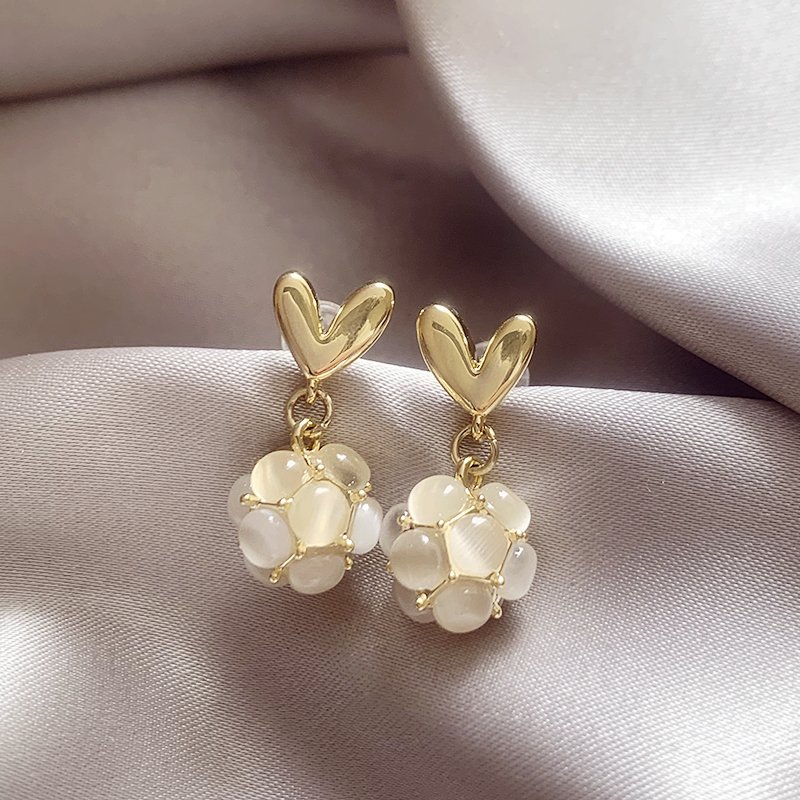 Love earrings for women, light luxury, high-end temperament, earrings, 2024 new popular earrings, unique earrings