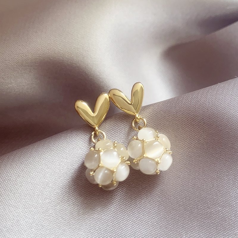 Love earrings for women, light luxury, high-end temperament, earrings, 2024 new popular earrings, unique earrings