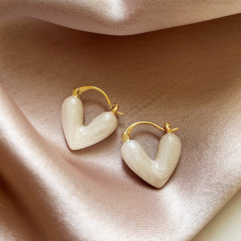 Love unique earrings for women 2024 new popular high-end earrings suitable for summer ear accessories niche earrings