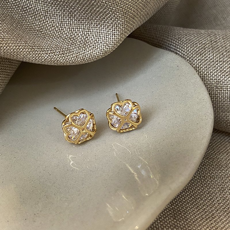 Lucky Grass Zircon Earnail Women's New 2024 Explosive Style Earrings with Light Luxury, High Grade and Fashionable Earrings