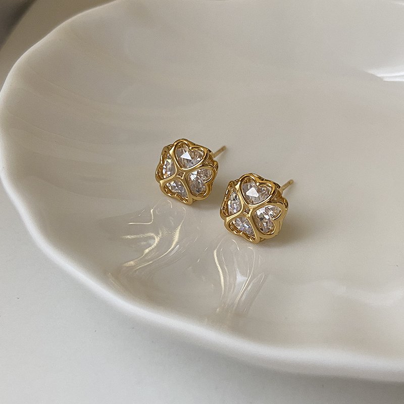 Lucky Grass Zircon Earnail Women's New 2024 Explosive Style Earrings with Light Luxury, High Grade and Fashionable Earrings