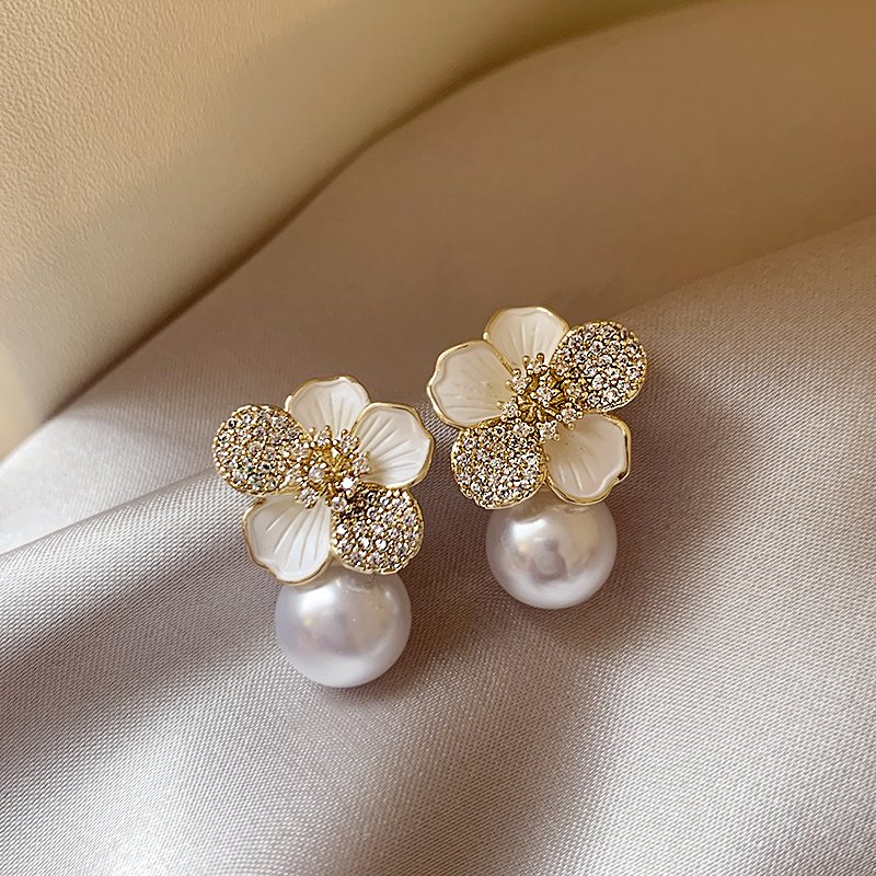 Luxury French Camellia Flower Earrings with Women's High Quality Charm Pearl Earrings 2024 New Explosive Unique Earrings