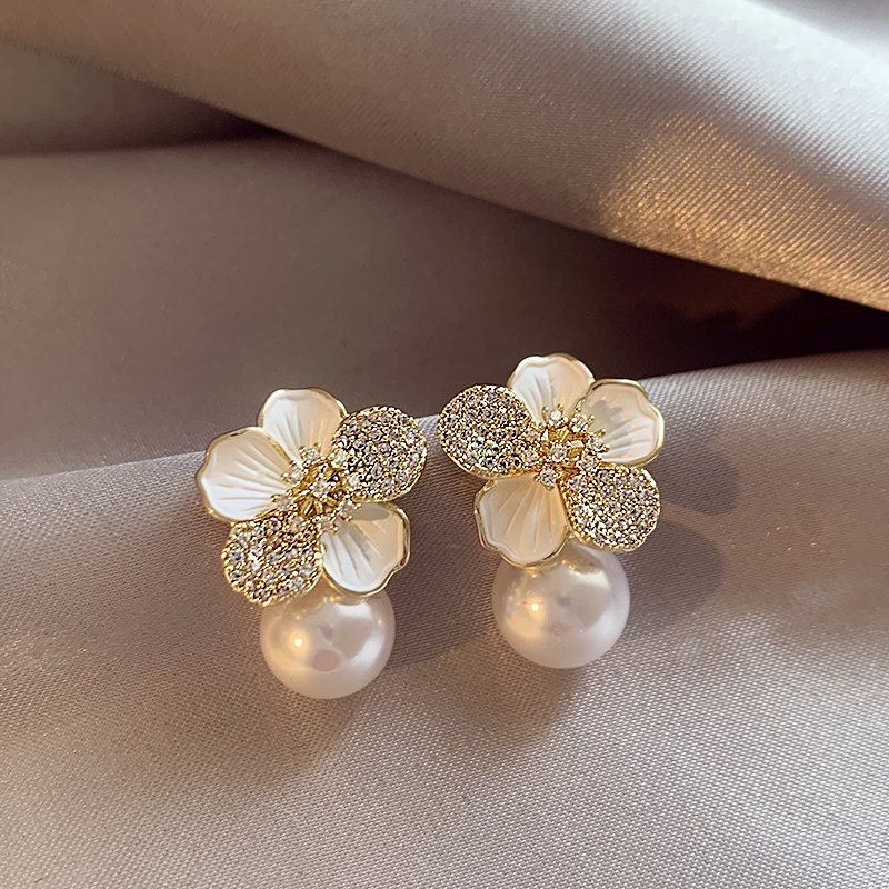 Luxury French Camellia Flower Earrings with Women's High Quality Charm Pearl Earrings 2024 New Explosive Unique Earrings