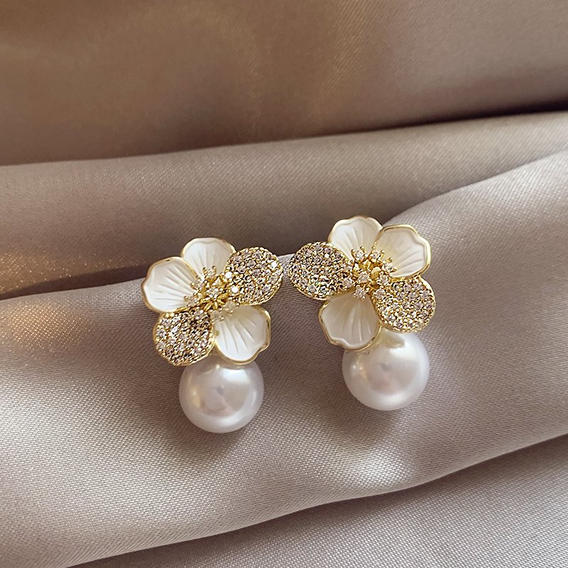 Luxury French Camellia Flower Earrings with Women's High Quality Charm Pearl Earrings 2024 New Explosive Unique Earrings