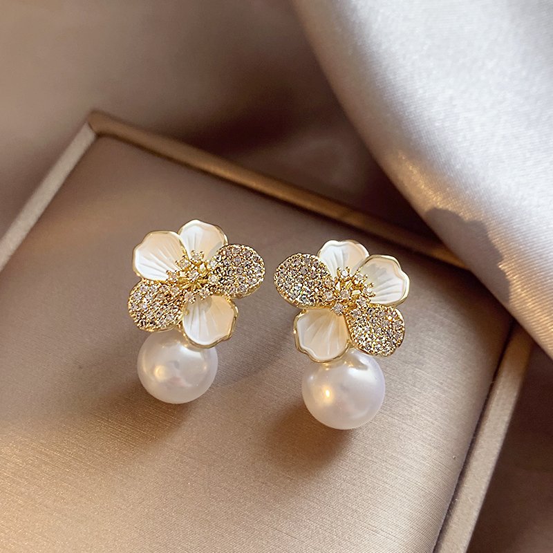 Luxury French Camellia Flower Earrings with Women's High Quality Charm Pearl Earrings 2024 New Explosive Unique Earrings