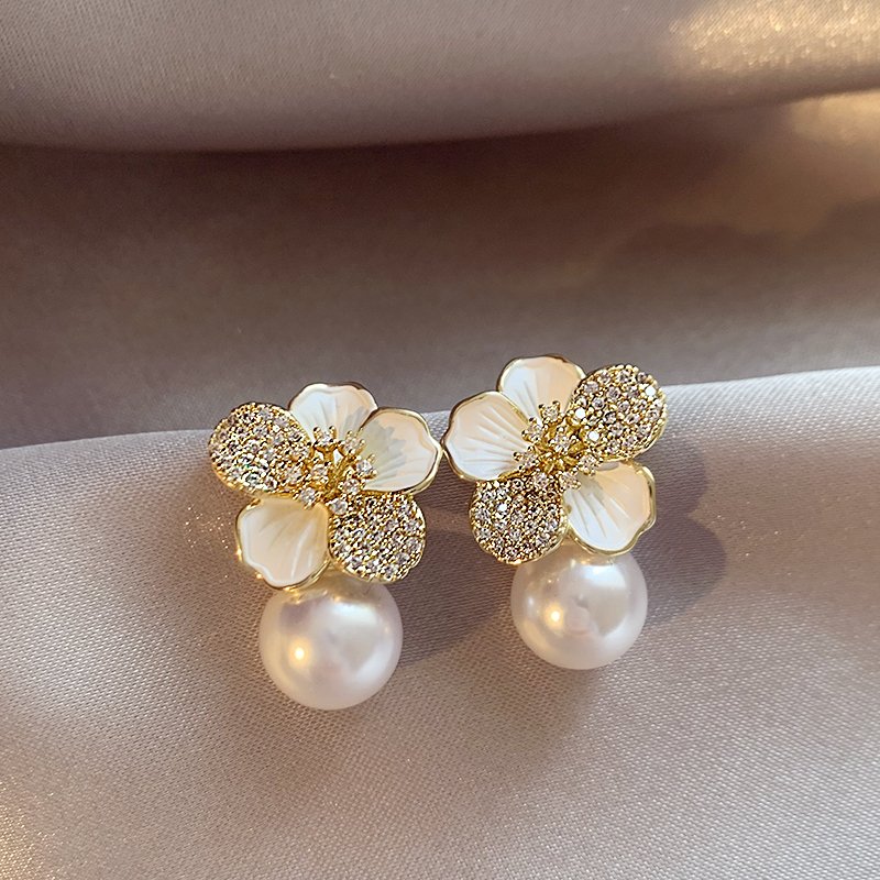 Luxury French Camellia Flower Earrings with Women's High Quality Charm Pearl Earrings 2024 New Explosive Unique Earrings