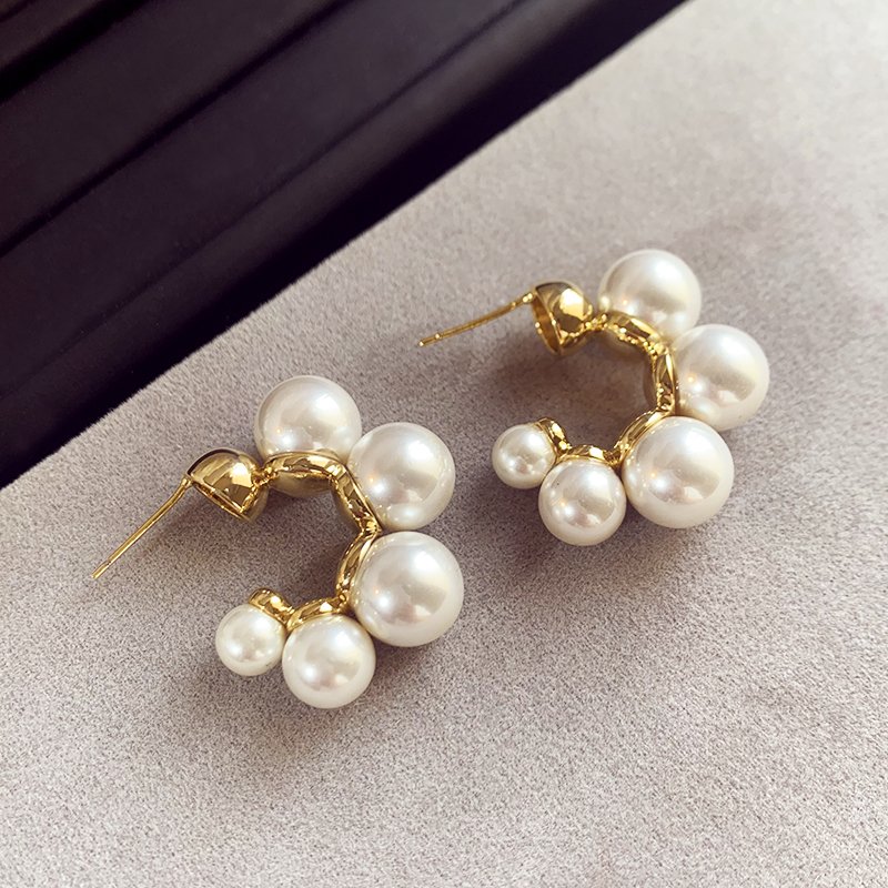 Luxury pearl earrings for women with a high-end and elegant temperament. 2024 new popular Korean earrings with 925 pure silver stud posts