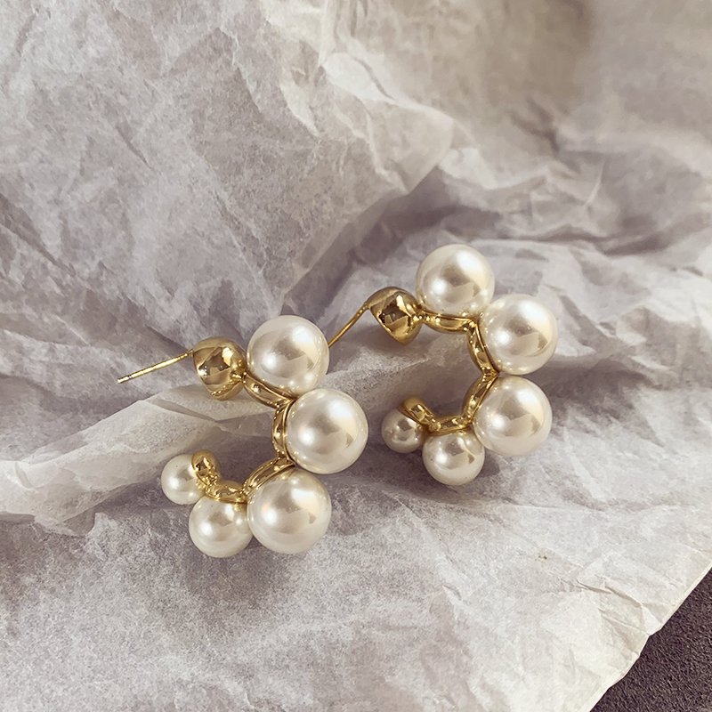 Luxury pearl earrings for women with a high-end and elegant temperament. 2024 new popular Korean earrings with 925 pure silver stud posts