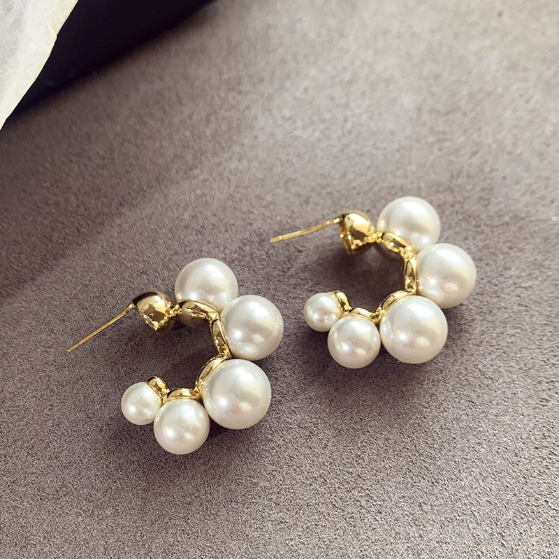 Luxury pearl earrings for women with a high-end and elegant temperament. 2024 new popular Korean earrings with 925 pure silver stud posts