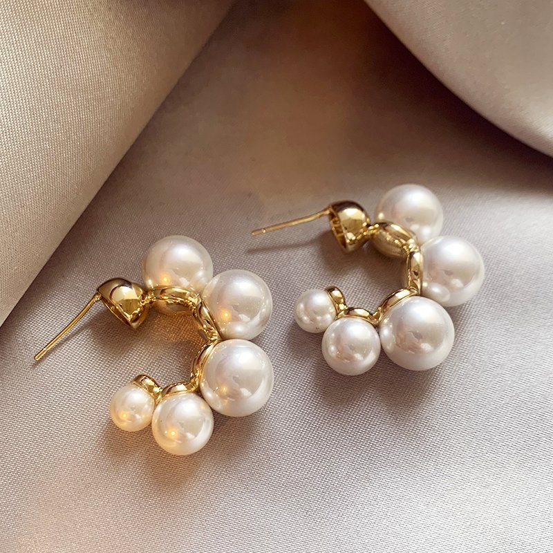 Luxury pearl earrings for women with a high-end and elegant temperament. 2024 new popular Korean earrings with 925 pure silver stud posts