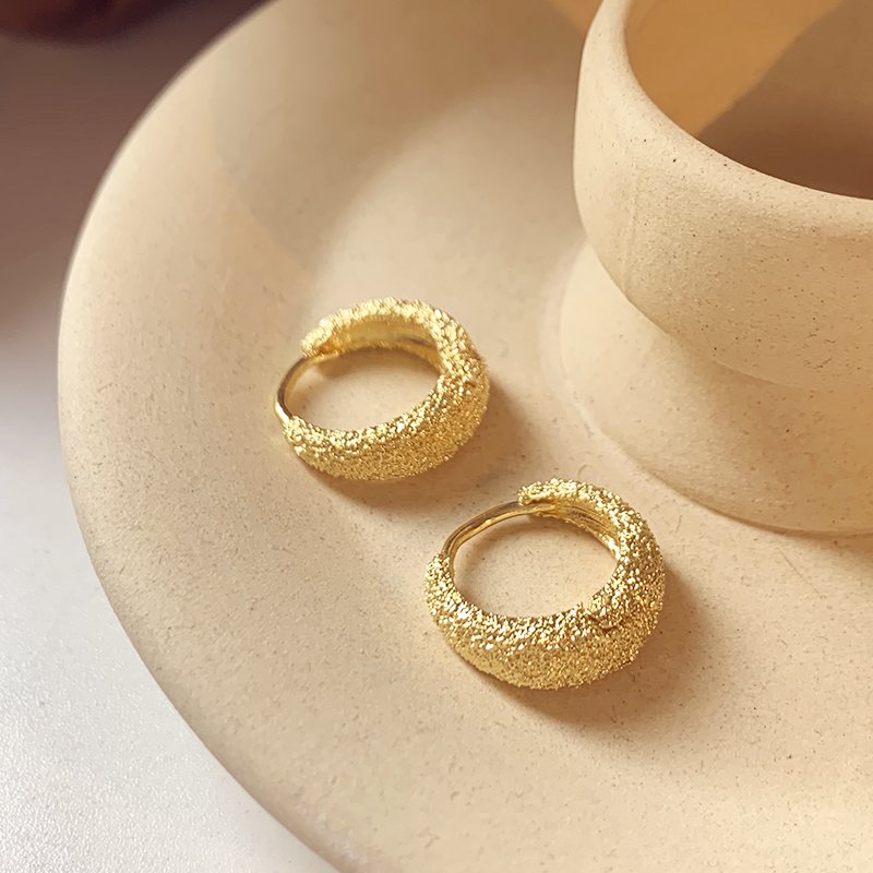 Matte ring earrings for women 2024 new popular style, with a light luxury and high-end feel. Unique ear accessories