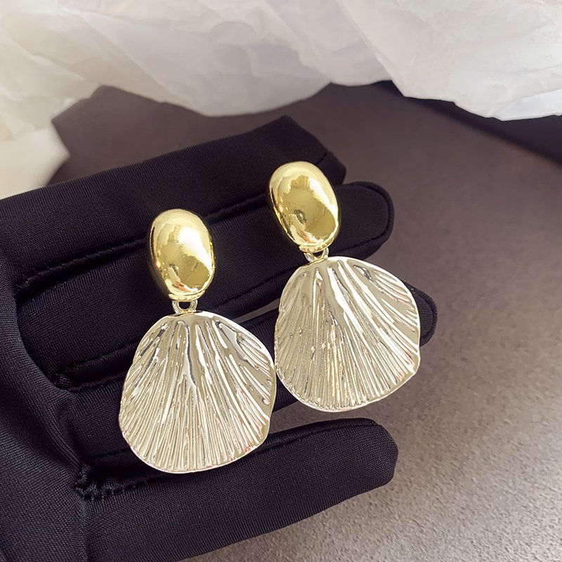 Metal Shell Texture Earrings for Women 2024 New Popular Style, High End, Fashionable Earnail Style, Light Luxury, Unique Earaccessory