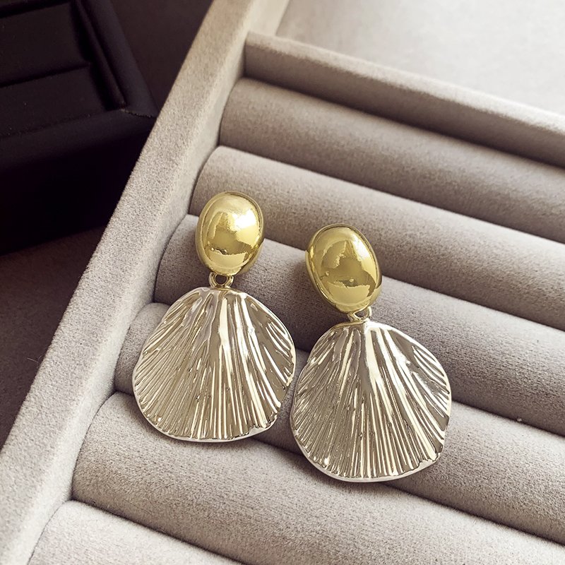 Metal Shell Texture Earrings for Women 2024 New Popular Style, High End, Fashionable Earnail Style, Light Luxury, Unique Earaccessory