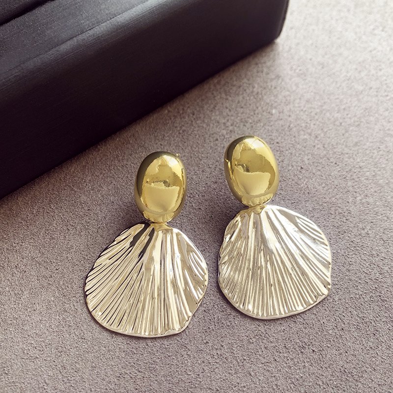 Metal Shell Texture Earrings for Women 2024 New Popular Style, High End, Fashionable Earnail Style, Light Luxury, Unique Earaccessory