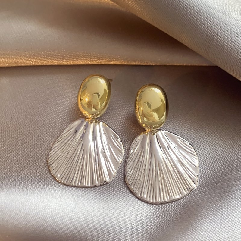 Metal Shell Texture Earrings for Women 2024 New Popular Style, High End, Fashionable Earnail Style, Light Luxury, Unique Earaccessory