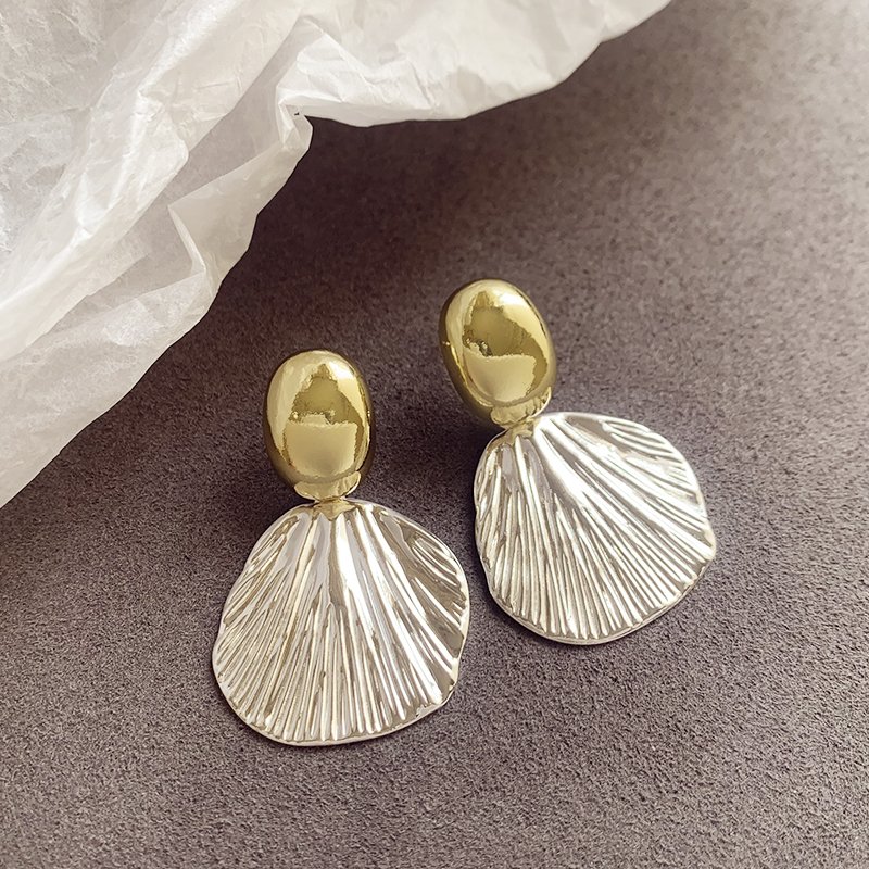 Metal Shell Texture Earrings for Women 2024 New Popular Style, High End, Fashionable Earnail Style, Light Luxury, Unique Earaccessory