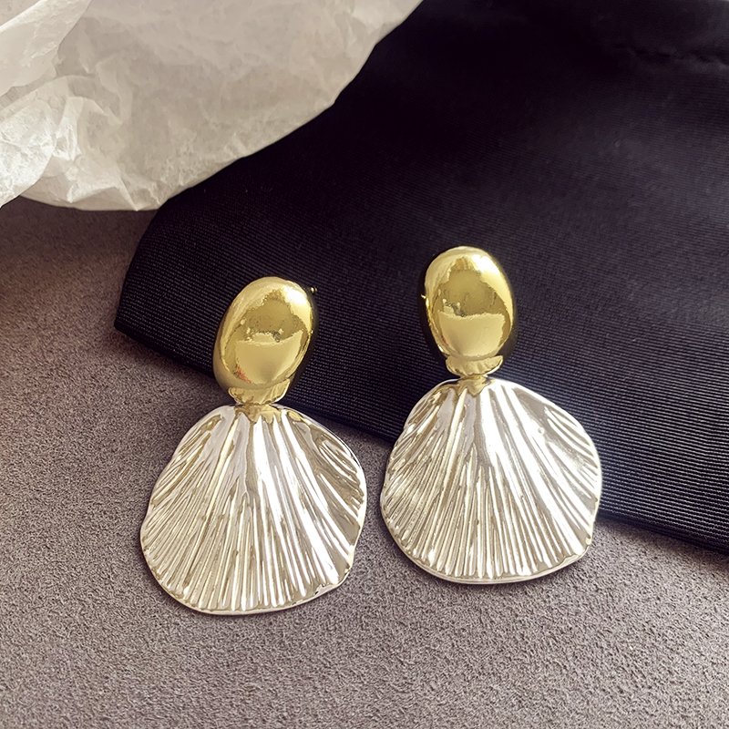 Metal Shell Texture Earrings for Women 2024 New Popular Style, High End, Fashionable Earnail Style, Light Luxury, Unique Earaccessory