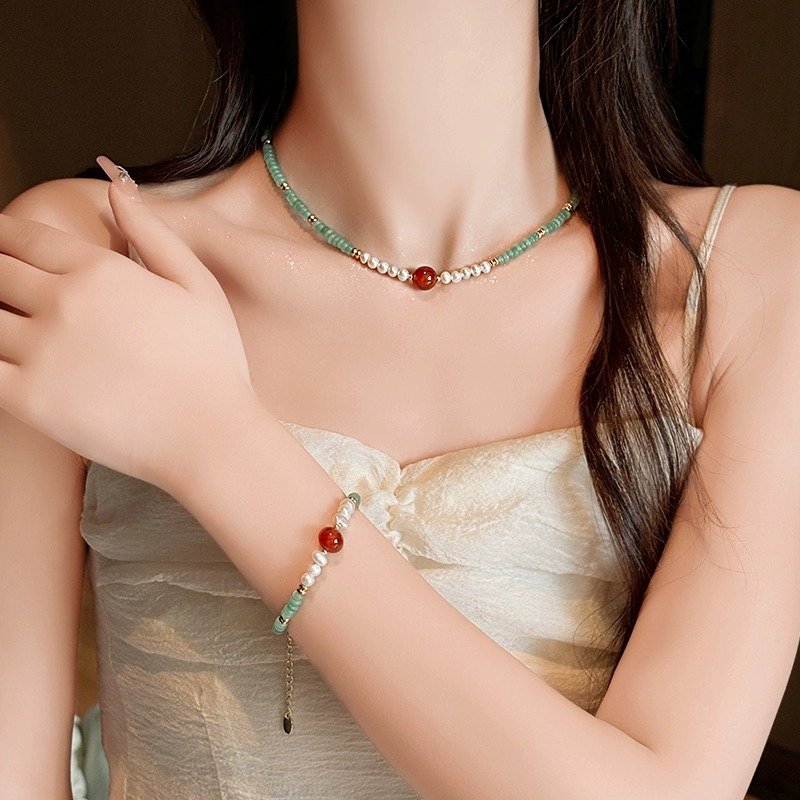 Natural freshwater pearl red agate crystal bracelet for women with a high-end feel, light luxury, niche delicacy, and high-end feel. Handmade bracelet