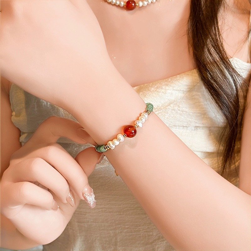 Natural freshwater pearl red agate crystal bracelet for women with a high-end feel, light luxury, niche delicacy, and high-end feel. Handmade bracelet