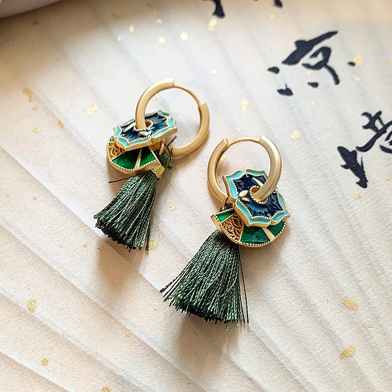 New Chinese style Chinese style earrings for women with a light luxury and high-end feel. 2024 new popular item, niche and unique retro ear accessory