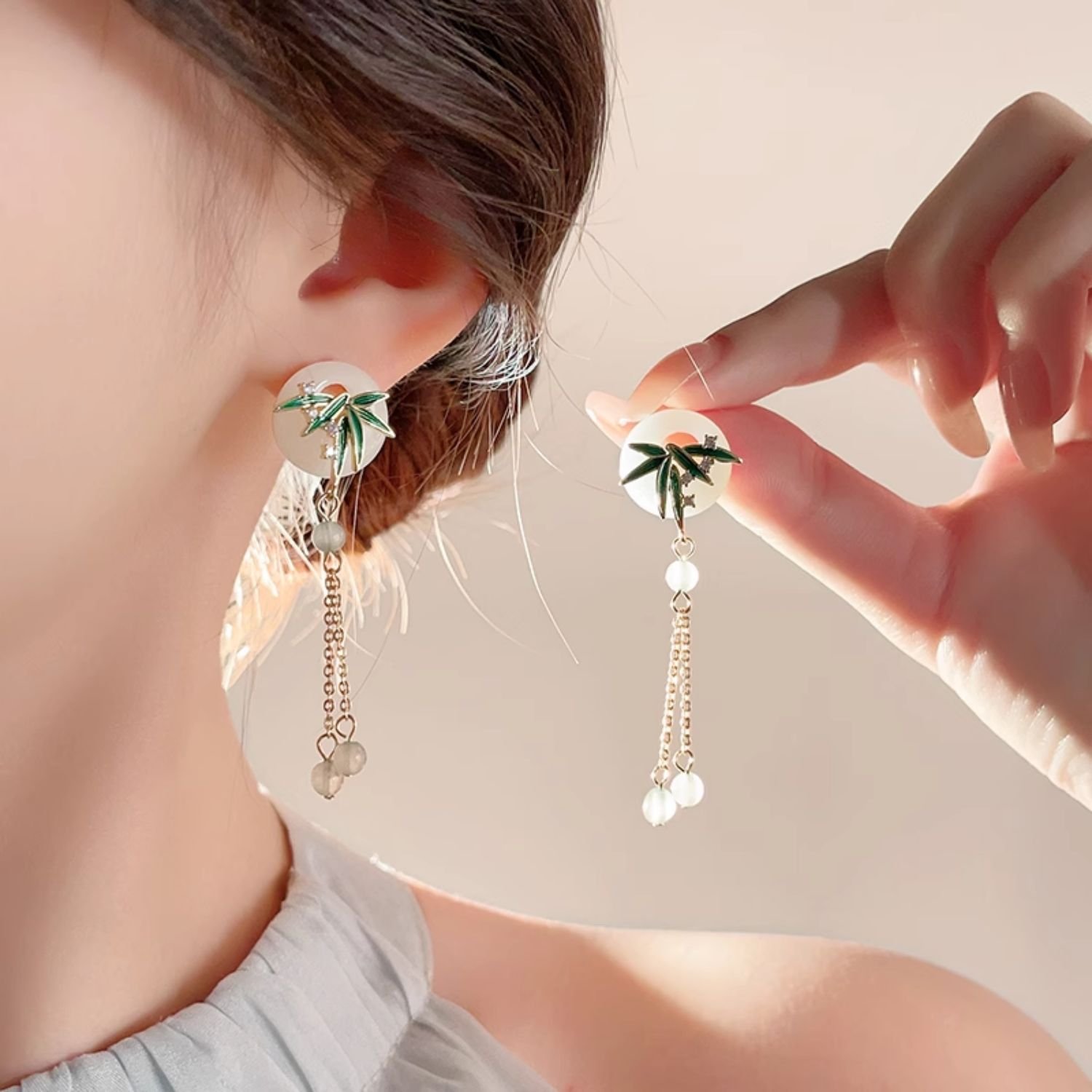 New Chinese style earrings for women 2024, popular new style, Chinese style earrings, elegant tassel earrings, light luxury, niche antique style earrings