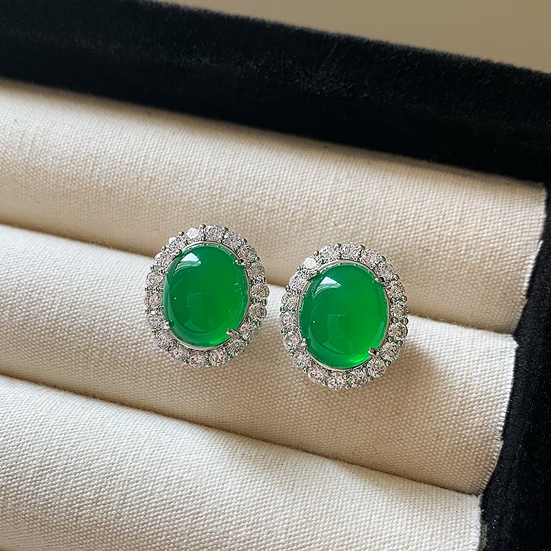 New Chinese style green earrings for women, with a light luxury and high-end feel. 2024 new popular item with unique earring temperament and Chinese style ear accessories