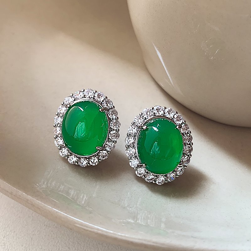 New Chinese style green earrings for women, with a light luxury and high-end feel. 2024 new popular item with unique earring temperament and Chinese style ear accessories