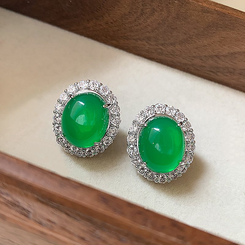 New Chinese style green earrings for women, with a light luxury and high-end feel. 2024 new popular item with unique earring temperament and Chinese style ear accessories