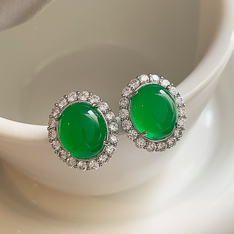 New Chinese style green earrings for women, with a light luxury and high-end feel. 2024 new popular item with unique earring temperament and Chinese style ear accessories