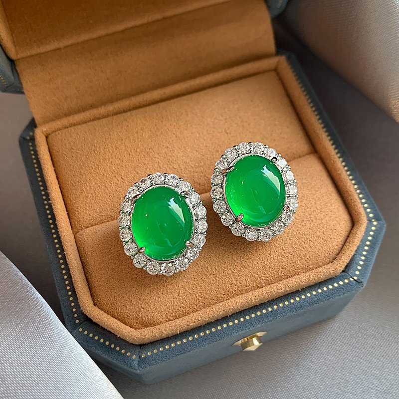 New Chinese style green earrings for women, with a light luxury and high-end feel. 2024 new popular item with unique earring temperament and Chinese style ear accessories