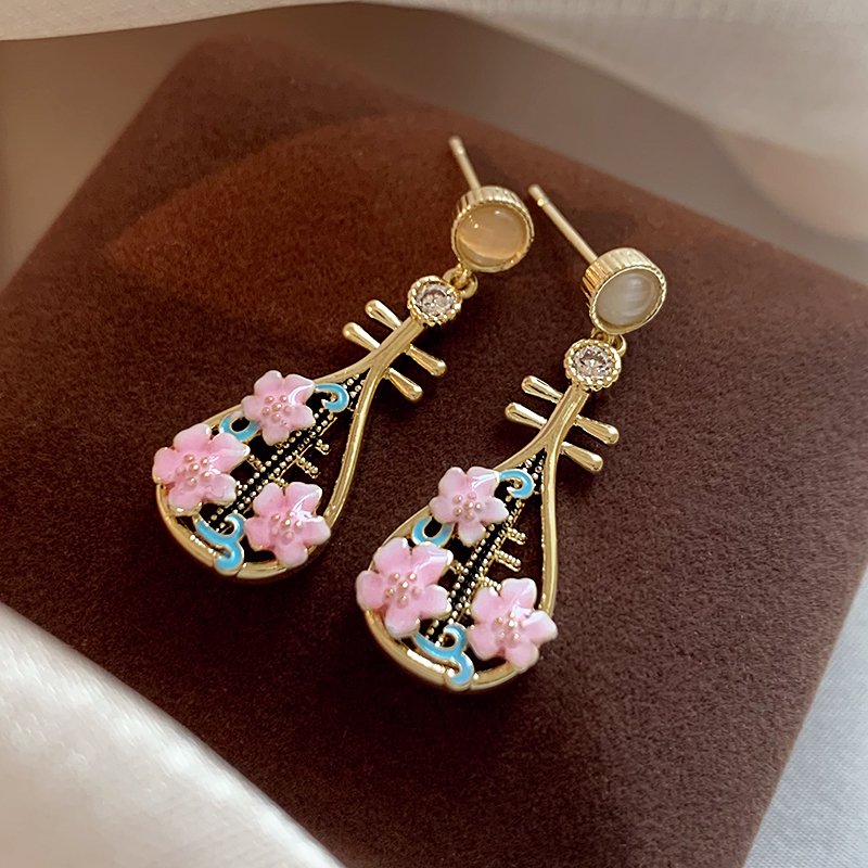 New Chinese style peach blossom pipa earrings 2024 new popular high-end earrings for women with Chinese style, niche and unique silver earrings