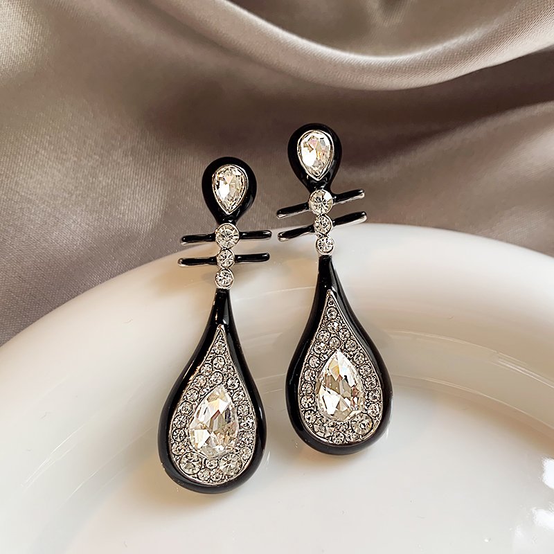 New Chinese style pipa earrings for women with a light luxury and high-end feel, unique earrings, 2024 new popular style, temperament, and Chinese style earrings