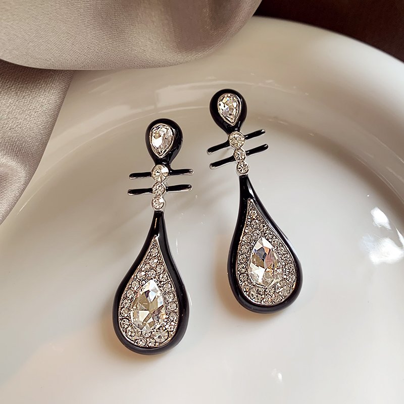 New Chinese style pipa earrings for women with a light luxury and high-end feel, unique earrings, 2024 new popular style, temperament, and Chinese style earrings