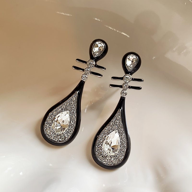 New Chinese style pipa earrings for women with a light luxury and high-end feel, unique earrings, 2024 new popular style, temperament, and Chinese style earrings