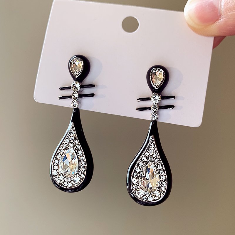 New Chinese style pipa earrings for women with a light luxury and high-end feel, unique earrings, 2024 new popular style, temperament, and Chinese style earrings