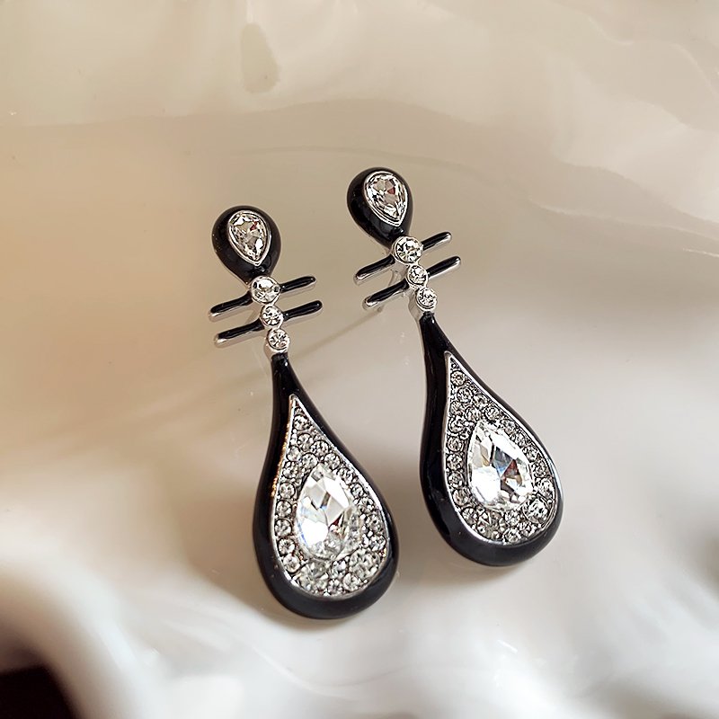 New Chinese style pipa earrings for women with a light luxury and high-end feel, unique earrings, 2024 new popular style, temperament, and Chinese style earrings