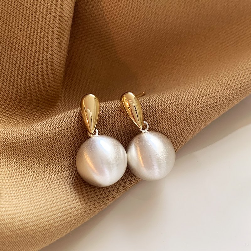 Niche contrasting brushed round earrings for women, with a light luxury and high-end feel. 2024 new 925 sterling silver stud post earrings