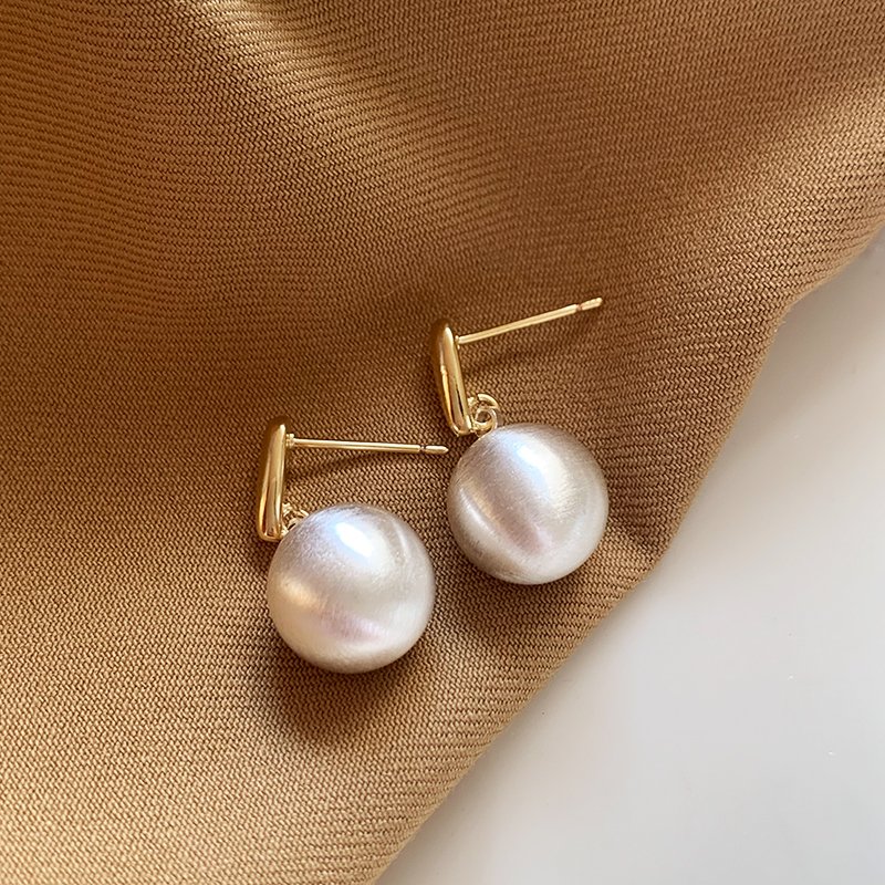 Niche contrasting brushed round earrings for women, with a light luxury and high-end feel. 2024 new 925 sterling silver stud post earrings