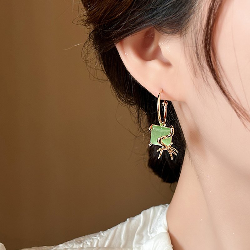 Original Chinese style jade bamboo earrings for women 2024 new popular item, light luxury, high-end feeling, elegant temperament, unique earrings