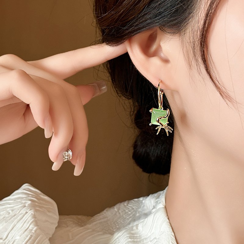 Original Chinese style jade bamboo earrings for women 2024 new popular item, light luxury, high-end feeling, elegant temperament, unique earrings