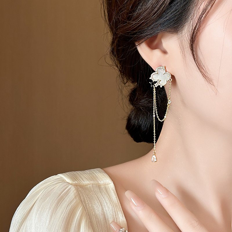 Original Lucky Grass tassel Earrings for Women 2024 New Popular High end Earrings with a Unique Summer Charm