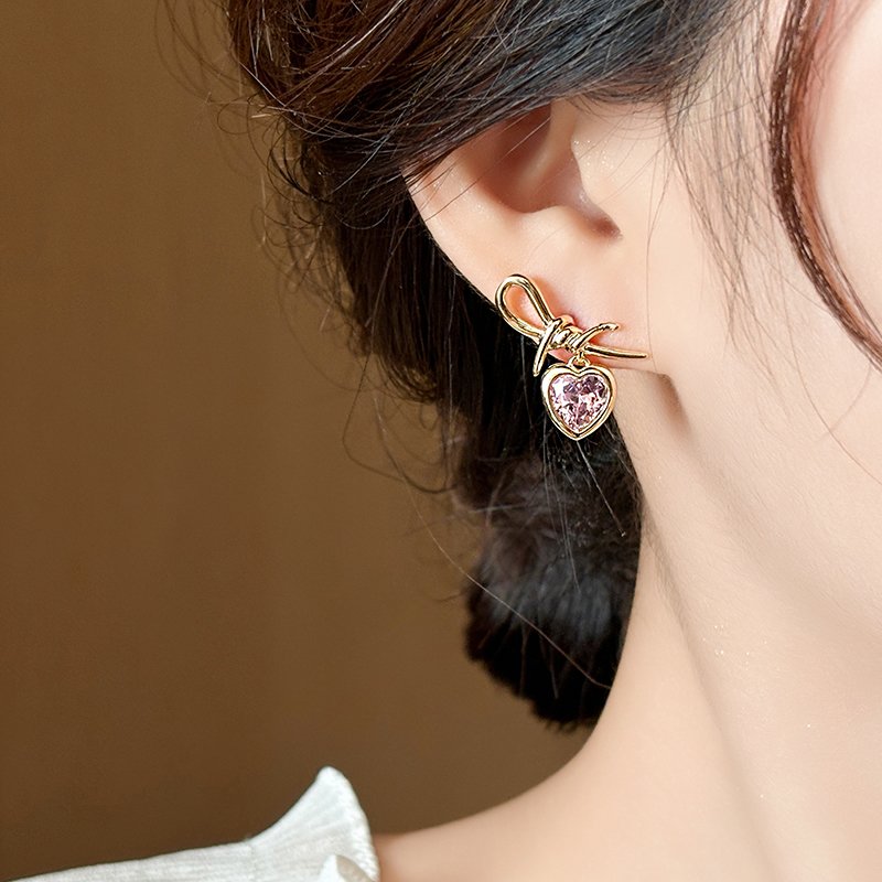 Original Sweetheart Earnail Female 2024 New Explosive Light Luxury High End Earring Charm Atmospheric Love Ear Jewelry