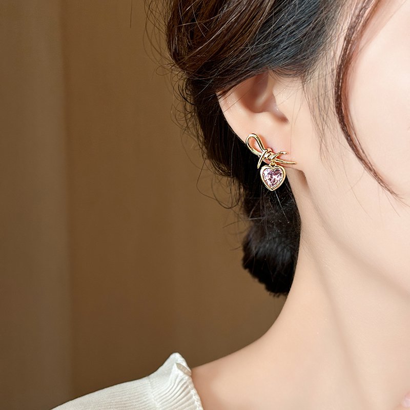 Original Sweetheart Earnail Female 2024 New Explosive Light Luxury High End Earring Charm Atmospheric Love Ear Jewelry