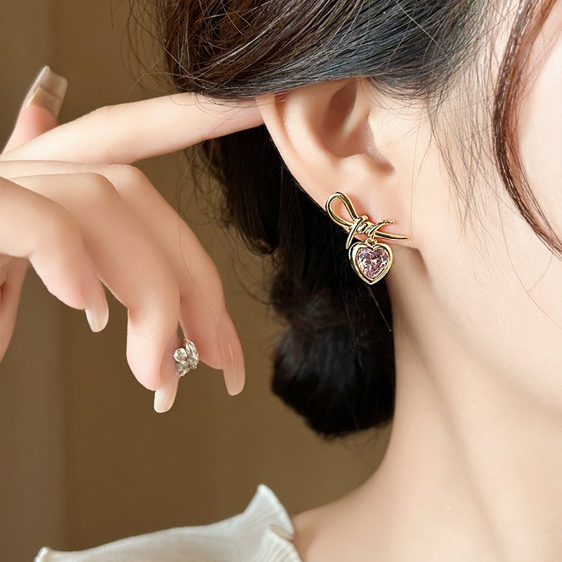 Original Sweetheart Earnail Female 2024 New Explosive Light Luxury High End Earring Charm Atmospheric Love Ear Jewelry