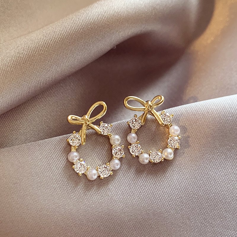 Pearl bow earrings for women 2024 new hot item, high-end fashion earrings, light luxury temperament, Korean style ear accessories